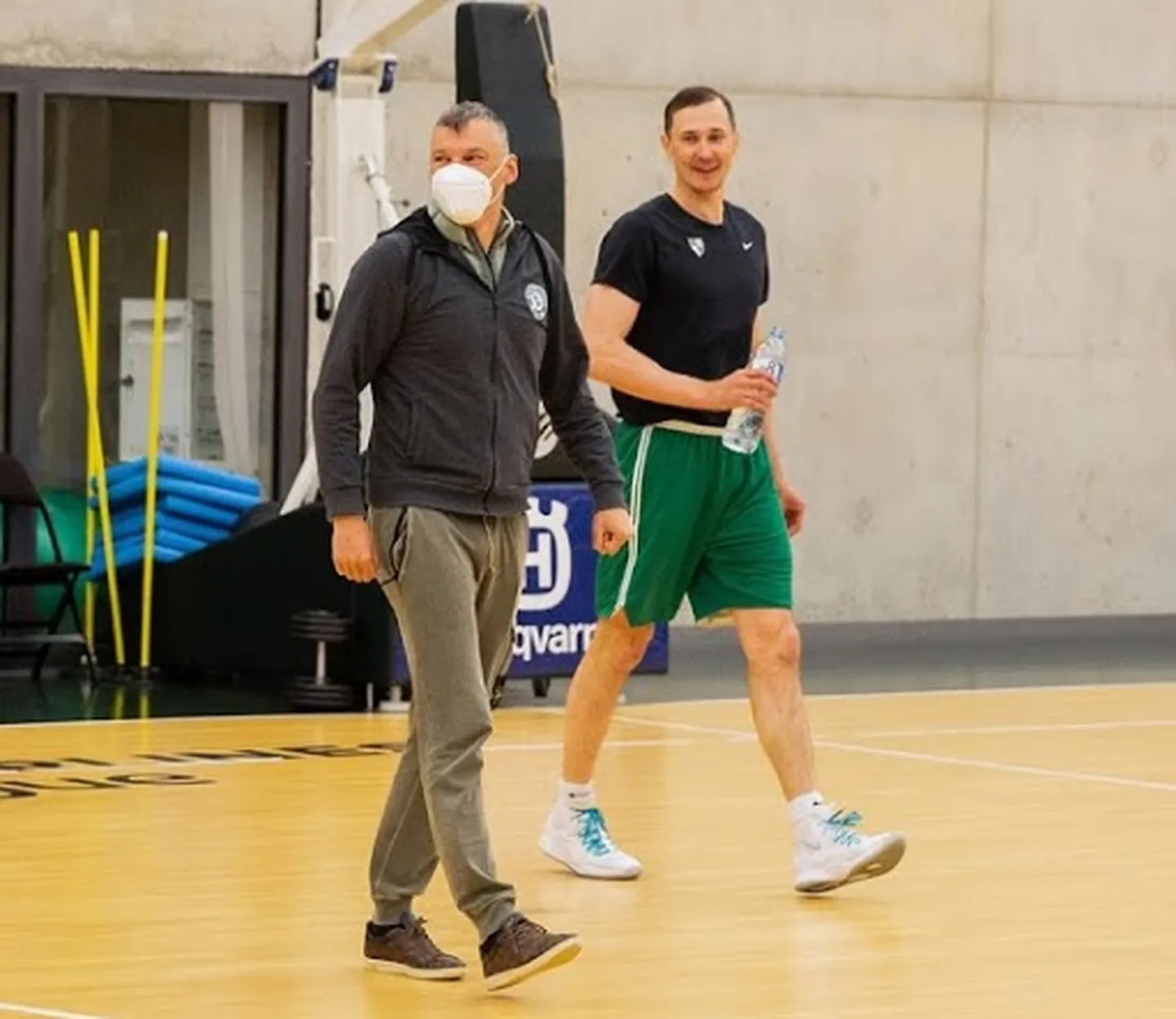 Šarunas Jasikevicius (vasakul) ja kapten Paulius Jankunas.