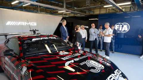 GALERII ⟩ Alar Karis istus F1 etapil väga erilisse autosse, mis pälvis ka FIA presidendi tähelepanu