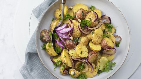 KIIRE JA LIHTNE ⟩ Värske kartuli salat ürdikastmega