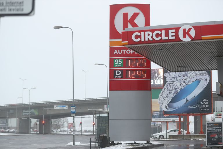 Цены на топливо 1 января на одной из автозаправок Таллинна.