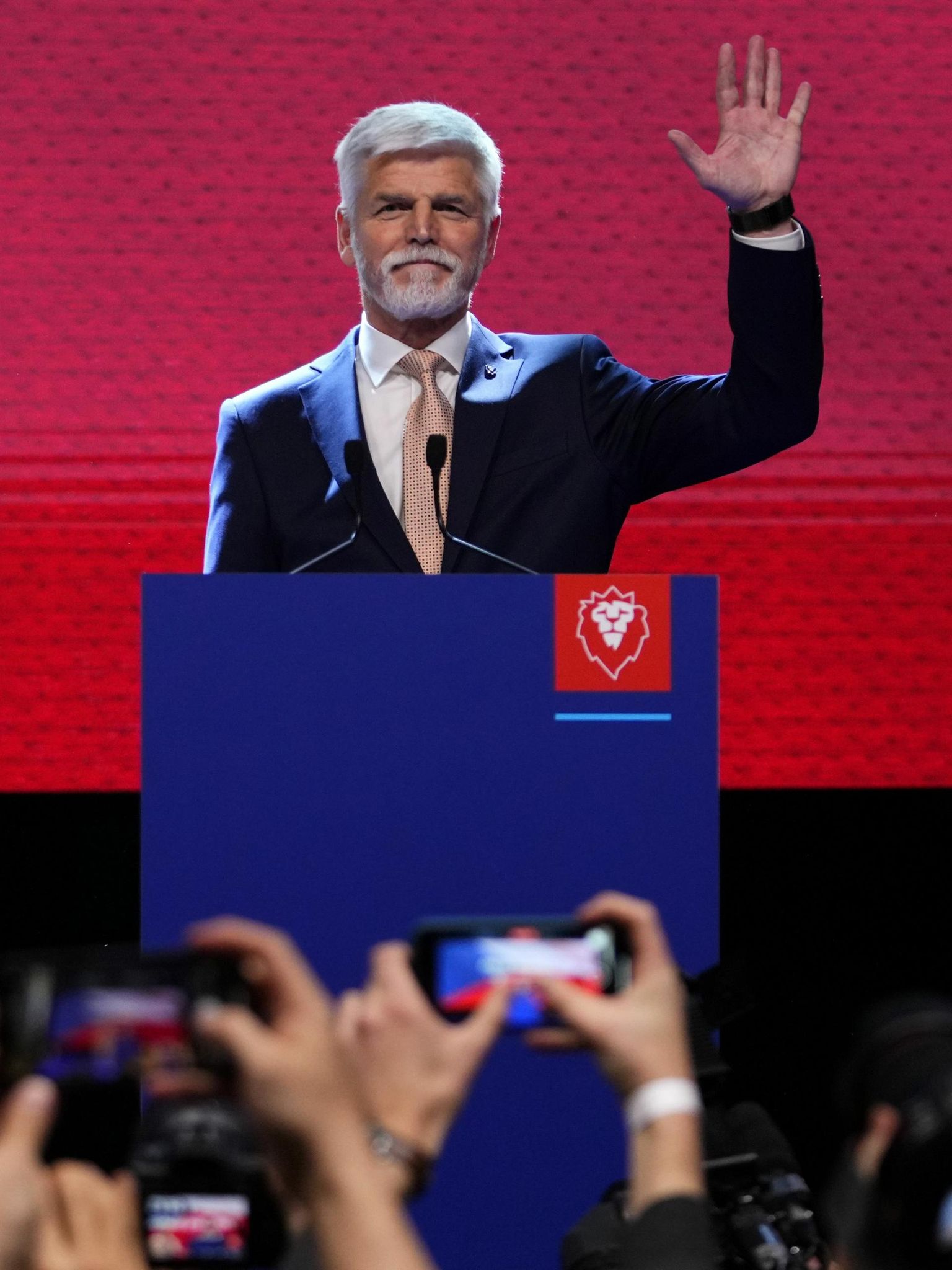 Petr Pavel 28. jaanuaril toetajate ees valimisvõitu tähistamas. 