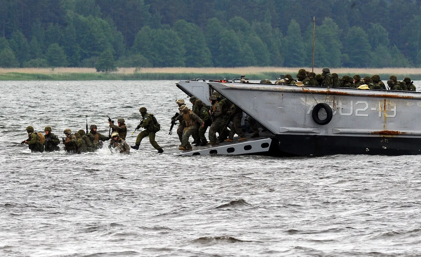 Kaitseväe ja Ameerika Ühendriikide merejalaväe ühisõppus Baltops juunis 2010 Hara lahel Loksa sadama lähistel.
