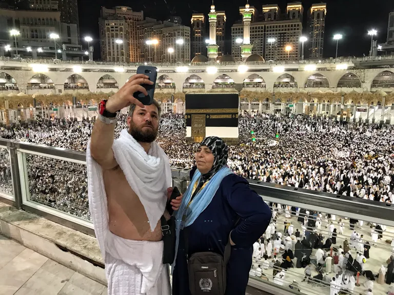 Perekond teeb pilti, et tähistada Eid al-Hadhi algust ja Mekasse jõudmist.