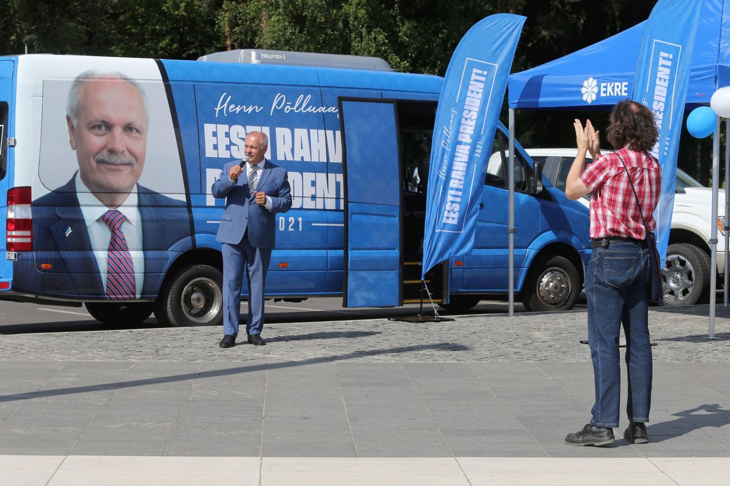Кандидат от EKRE на пост президента Хенн Пыллуаас отправился в турне по Эстонии в поддержку своей предвыборной кампании.