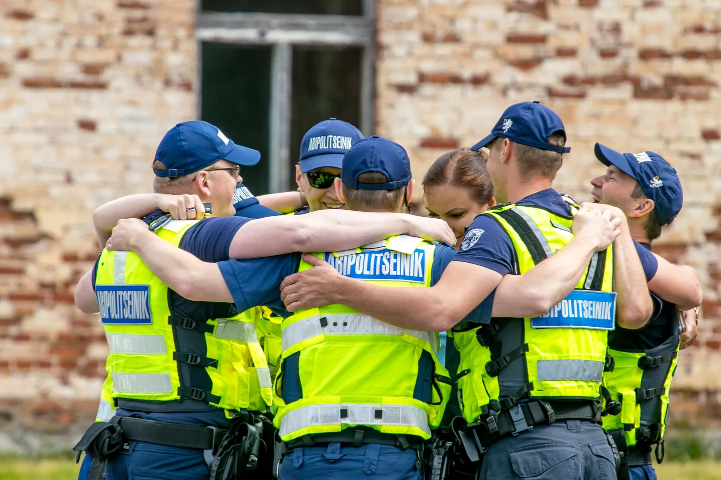 Abipolitseinikud.
