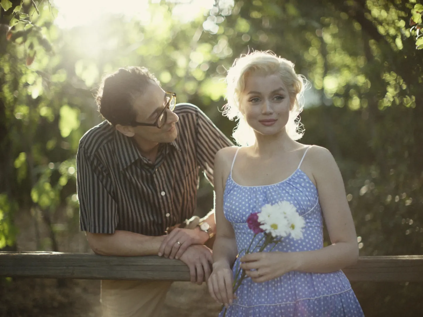 «Blondiin» esitab tõlgenduse kirjanik Arthur Milleri ja Marilyn Monroe suhtest.