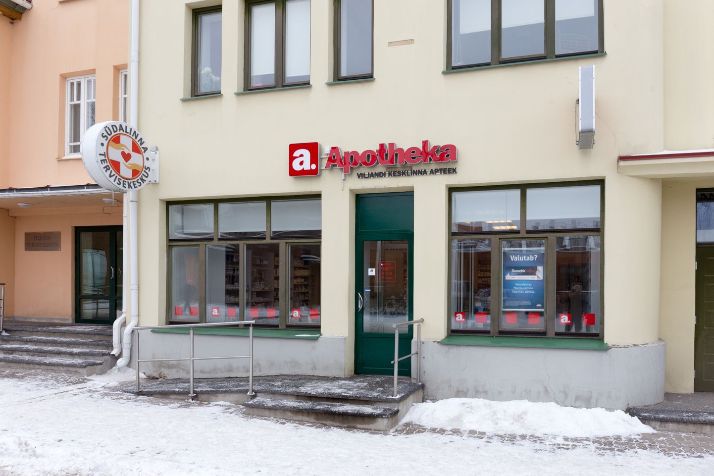 Veebruaris sulges uksed 90-aastane Viljandi Kesklinna apteek, mis on viimased 20 aastat tegutsenud Viljandi tervisekeskuse ruumides. Nüüd tegutseb samas paigas osaühing Benu Apteek Eesti.