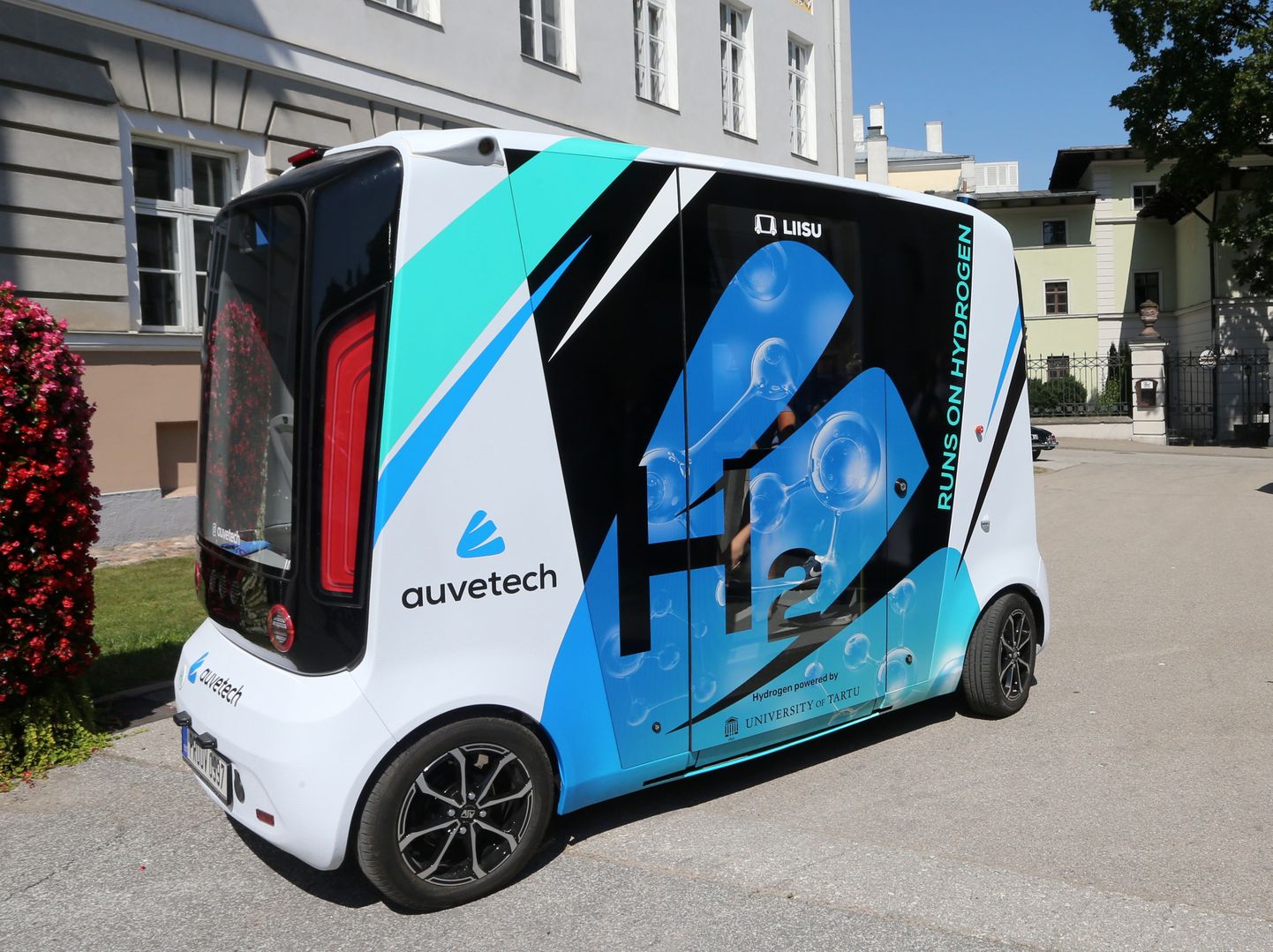 Eesti ettevõtte Auve Tech ja Tartu ülikooli teadlaste koostöös loodi maailma esimene autonoomne vesinikusõiduk.