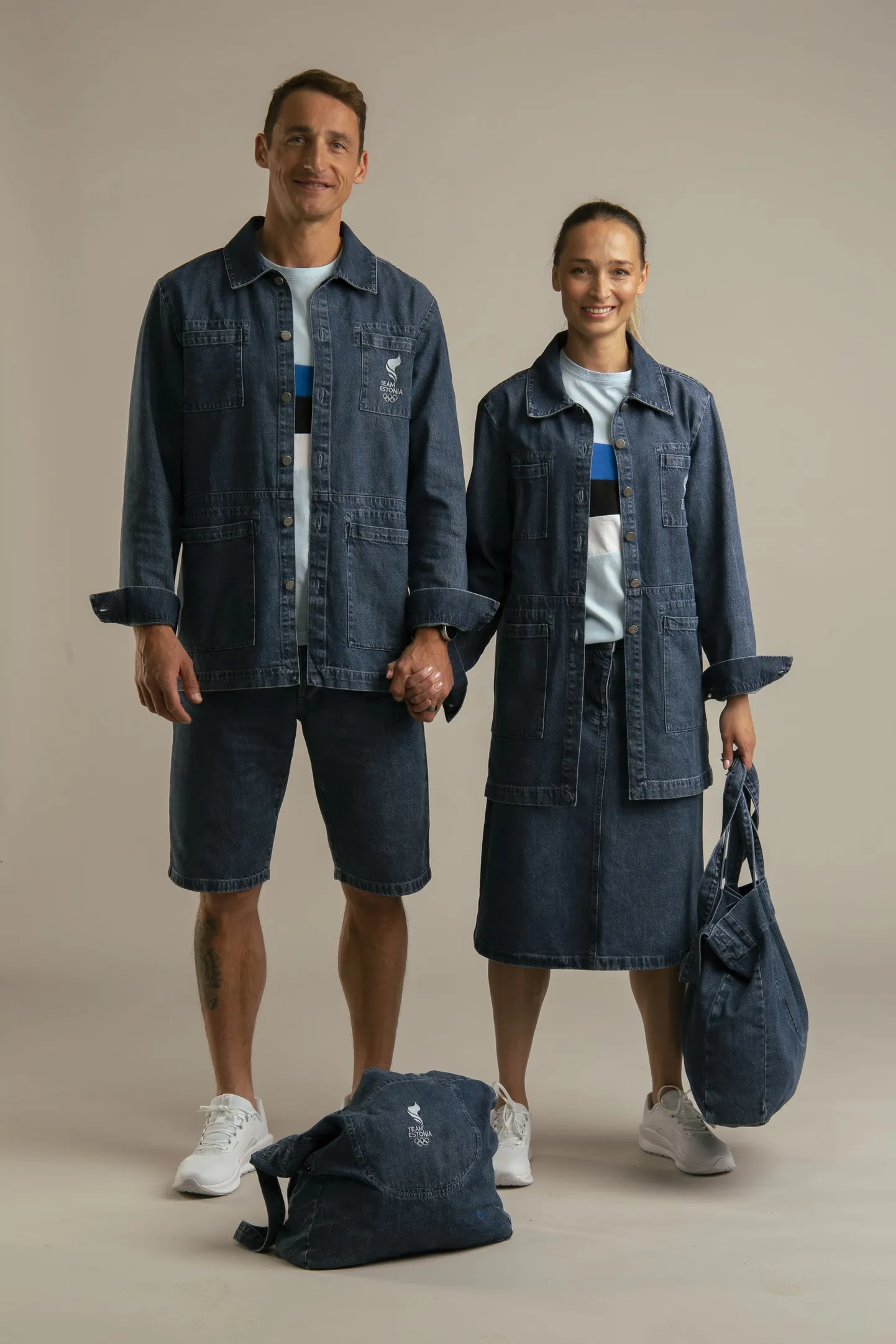 Kollektsiooni esimodellid Allar Raja ja Ksenija Balta kiidavad võimalust kanda rõivaid ka pärast olümpiat.