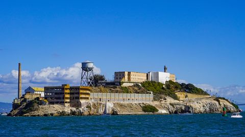 Tramps vēlas piesaistīt 152 miljonus dolāru Alkatrazas cietuma atvēršanai