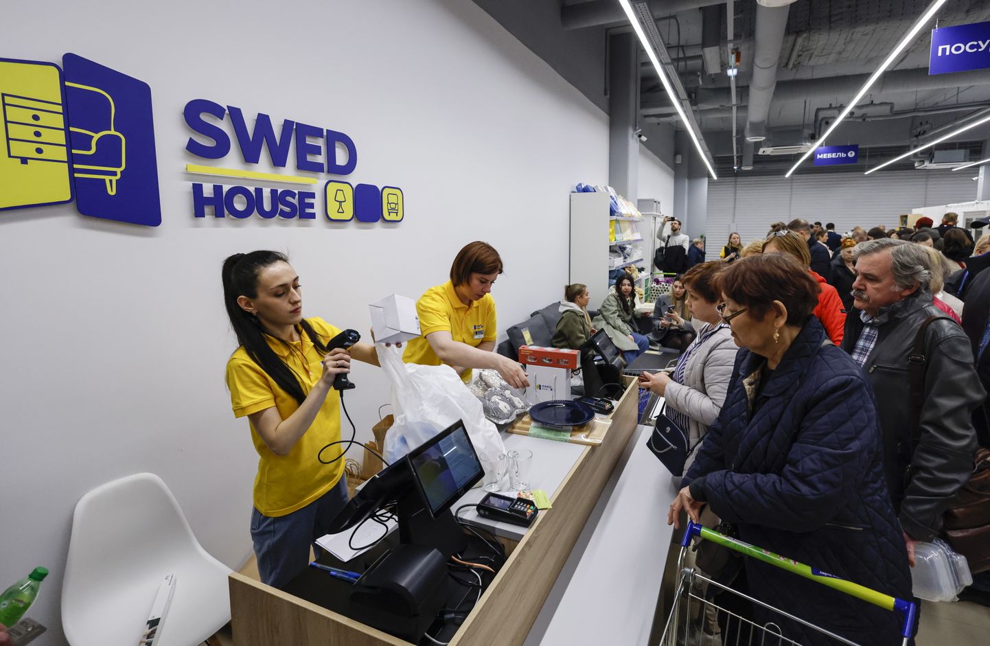 Rootslaste uhkuse IKEA koha idanaabri turul on hõivanud Swed House. Ka nende kauplustes käib sarnane ostumöll nagu varem IKEAs.