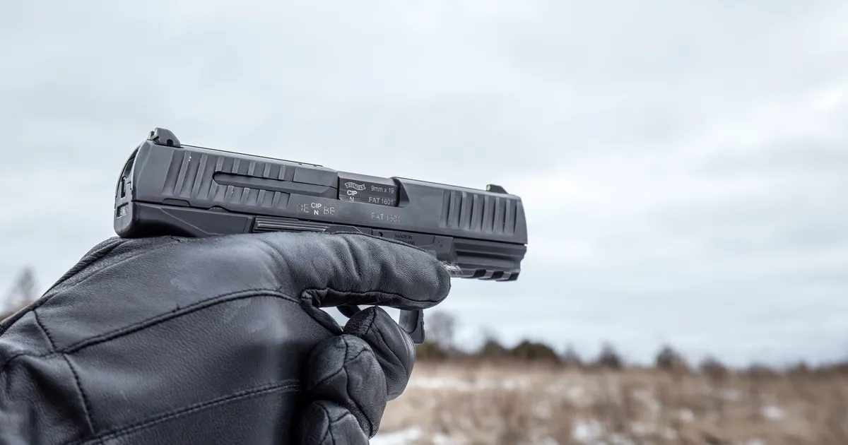 USKUMATU VEDAMINE ⟩ Colorado mehe elu päästis püstolikuuli peatanud kaelakett