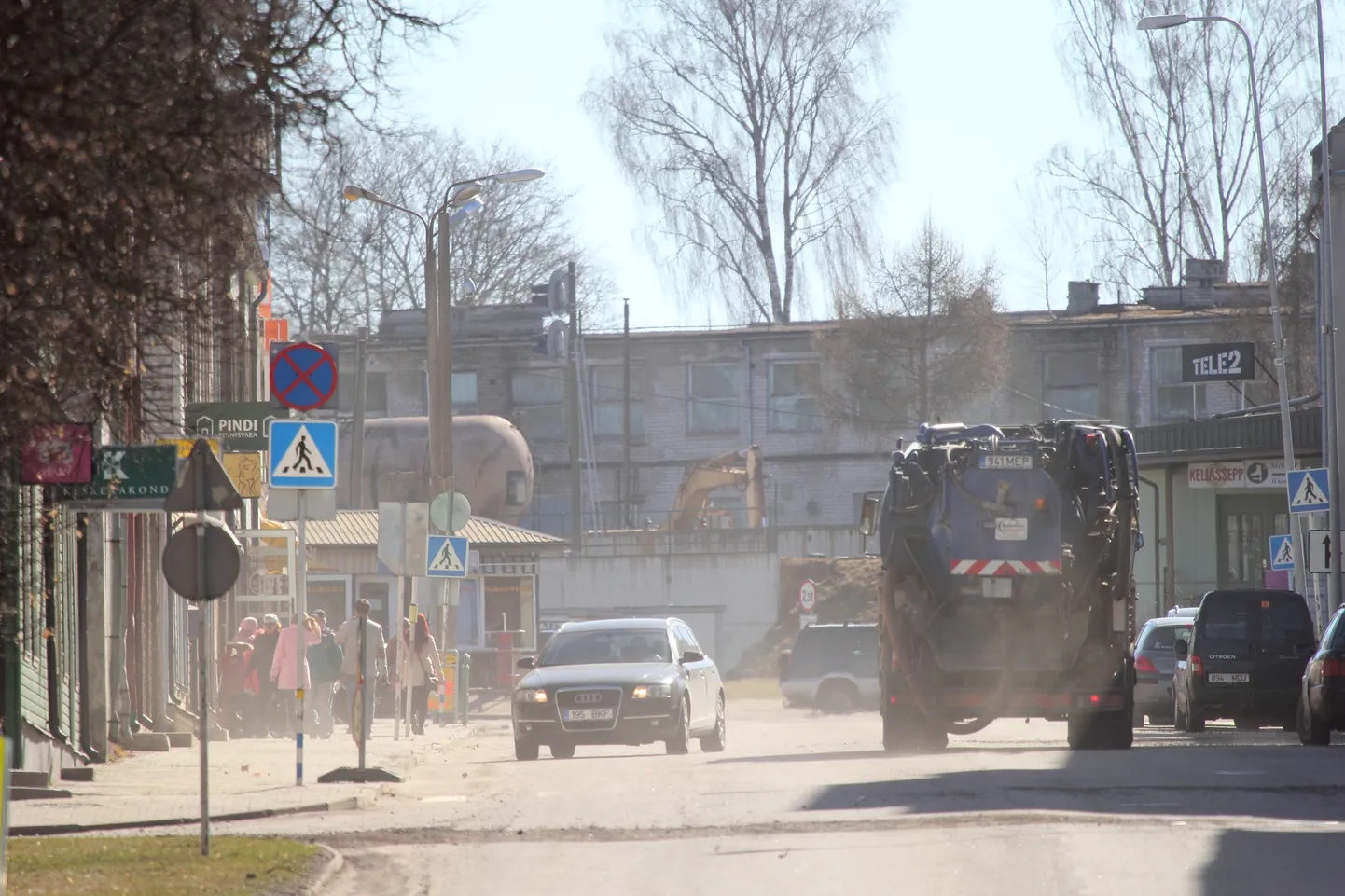 Kuigi praegu võimutseb Valga linnatänavatel tolm ja liiv, on lootust, et olukord paraneb, kui kaovad öökülmad ja imur saab tarmukamalt tänavaid puhastada.