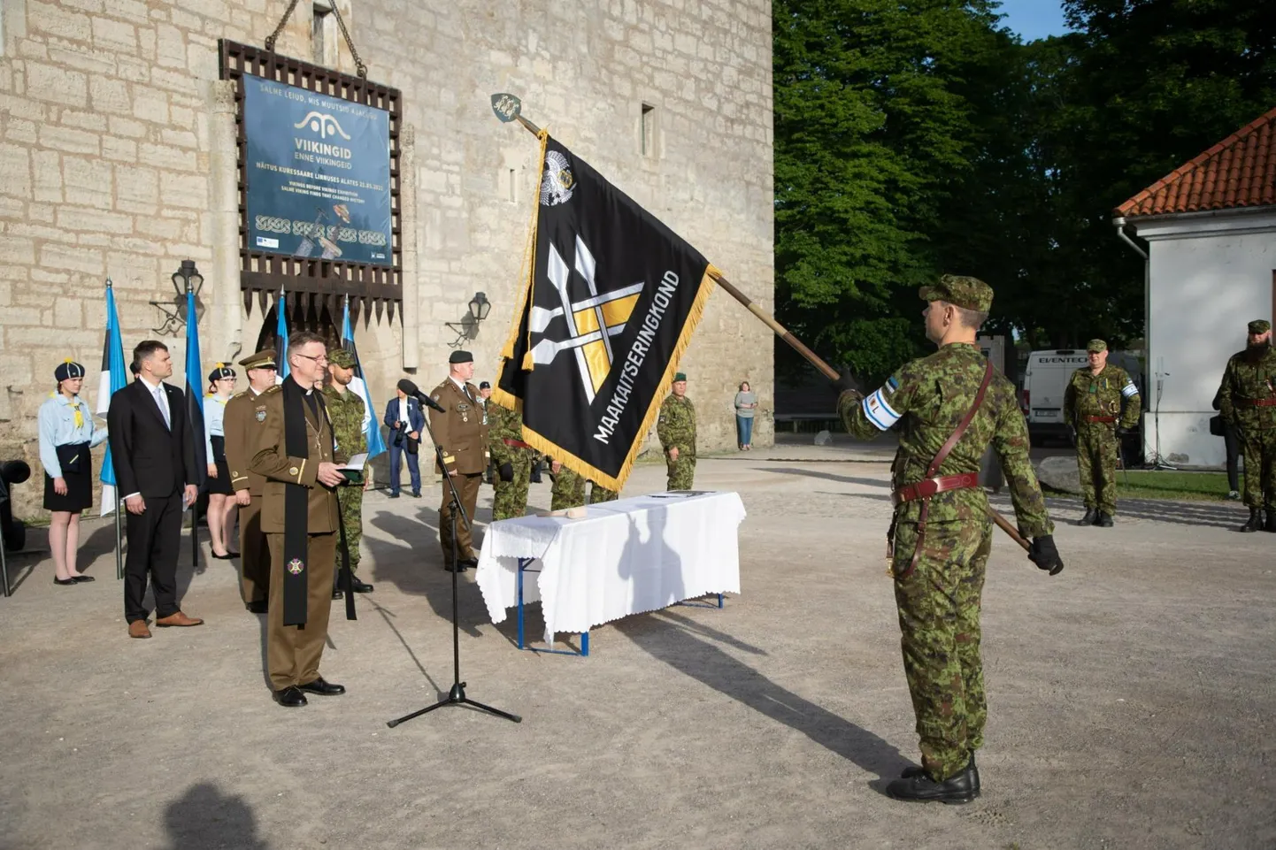 Seni oli Lääne maakaitseringkond liputa.