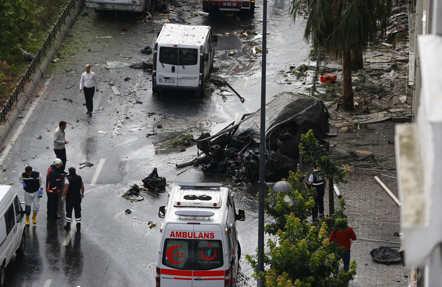 В центре Стамбула произошел взрыв у автобусной остановки в популярном у туристов квартале Баязыт.