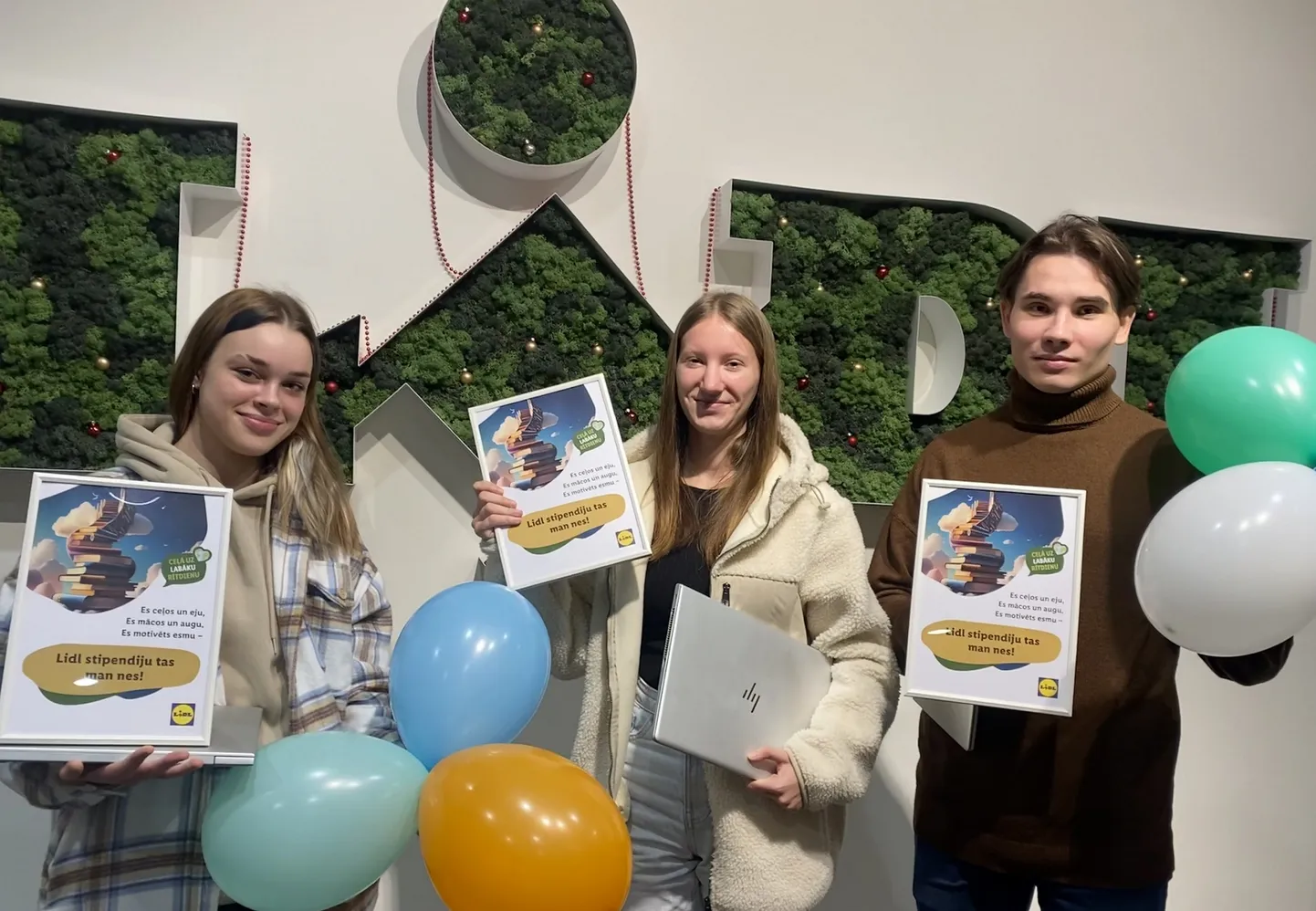 Ученики Детских поселков SOS получили стипендии в размере 9000 евро