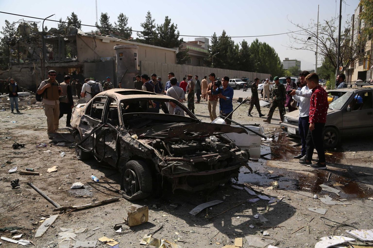 Enesetapurünnaku käigus plahvatanud auto Kabulis. 