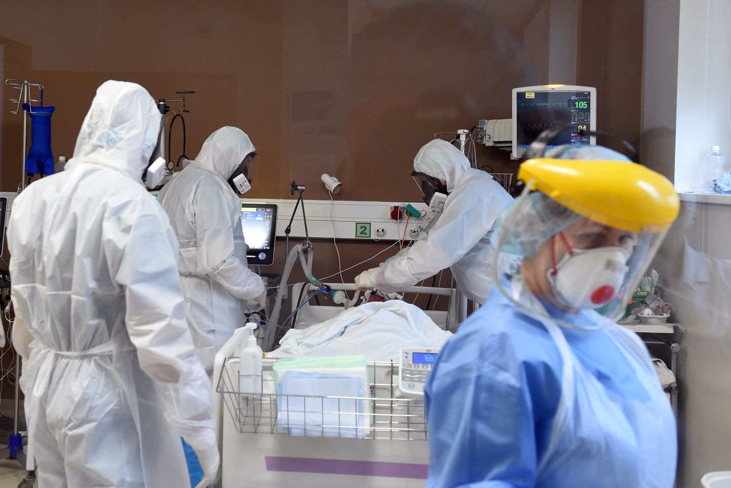 Rīgas Austrumu klīniskās universitātes slimnīcas stacionāra "Gaiļezers" Toksikoloģijas un sepses klīnika, kurā ārstē ar Covid-19 saslimušos pacientus. Ilustratīvs attēls.