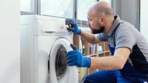 EKSPERT HOIATAB ⟩ Seda ohtlikku viga tehakse vannitoas üllatavalt sageli