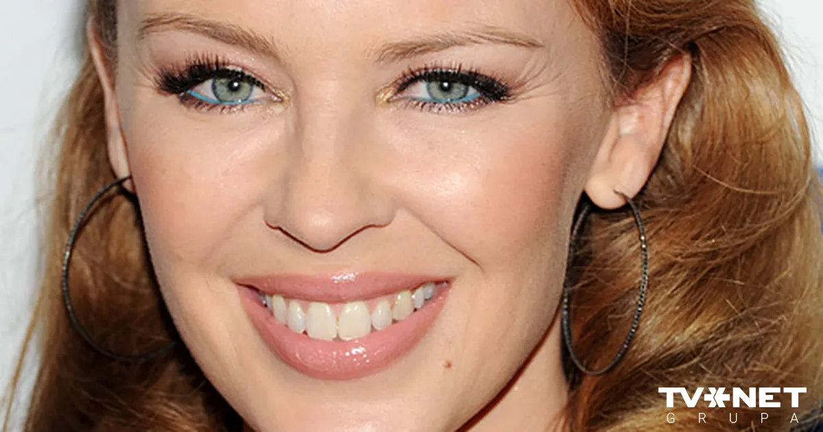 Жалаңаш киска өзін-өзі жабыстырады