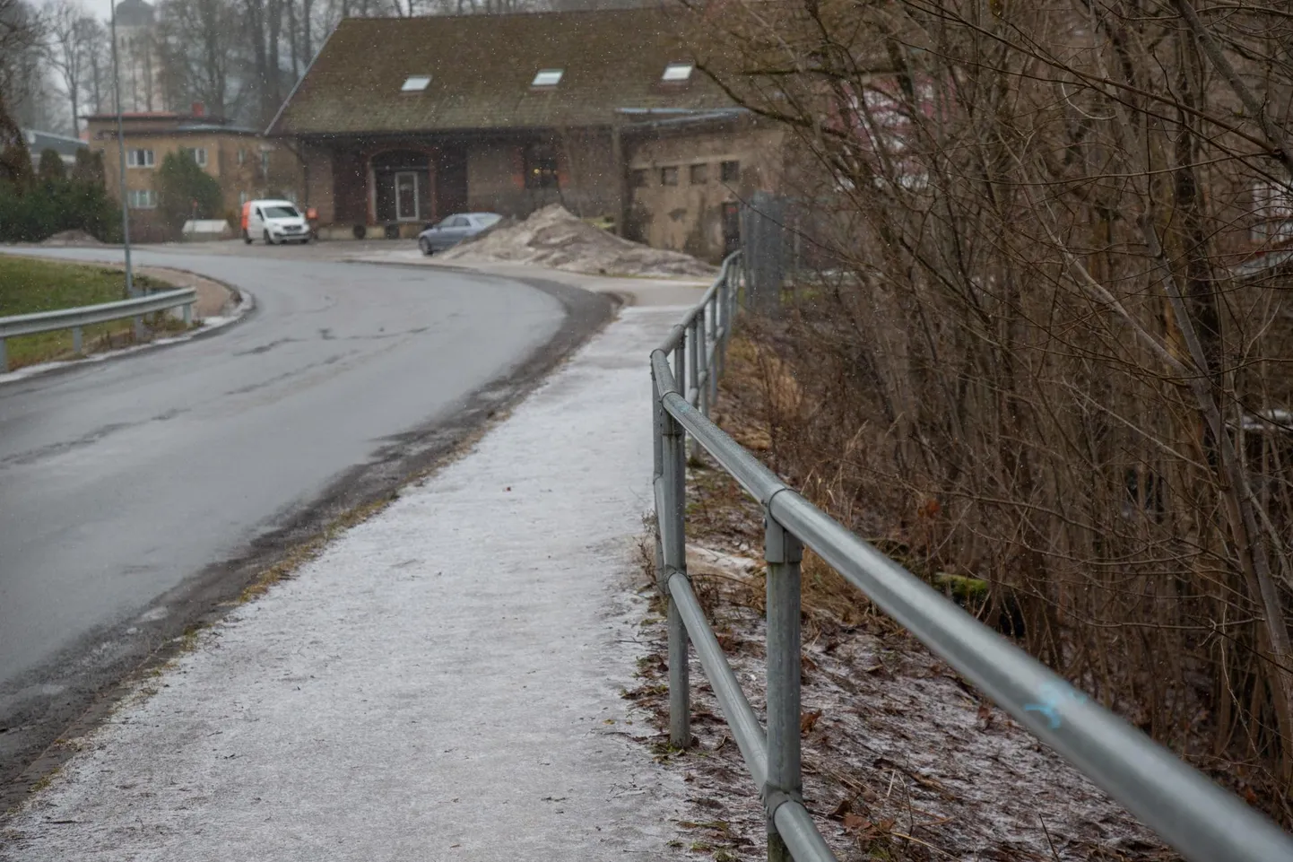 Möödunud reedel leidis Viljandis aset kaks ehmatavat juhtumit, kus võõras mees tülitas hilisõhtul naisi. Üks juhtum oli Reinu teel.