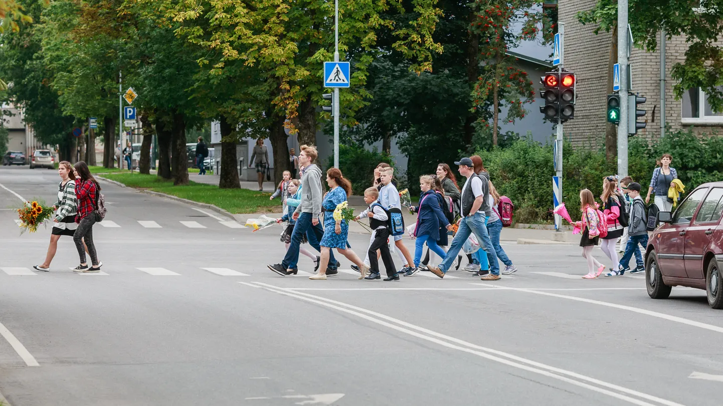 День знаний 1 сентября в Нарве. Фотоснимок архивный и носит иллюстративный характер.