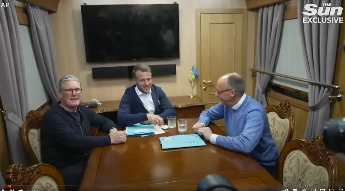 Sotsiaalmeedias levib klipp, millel on näha Prantsusmaa presidenti Emmanuel Macroni, Suurbritannia peaministrit Sir Keir Starmerit ja äsjavalitud Saksamaa kantslerit Friedrich Merzi. Vandenõuteooria kohaselt tarbis kolmik kokaiini, kui oli teel Ukrainasse