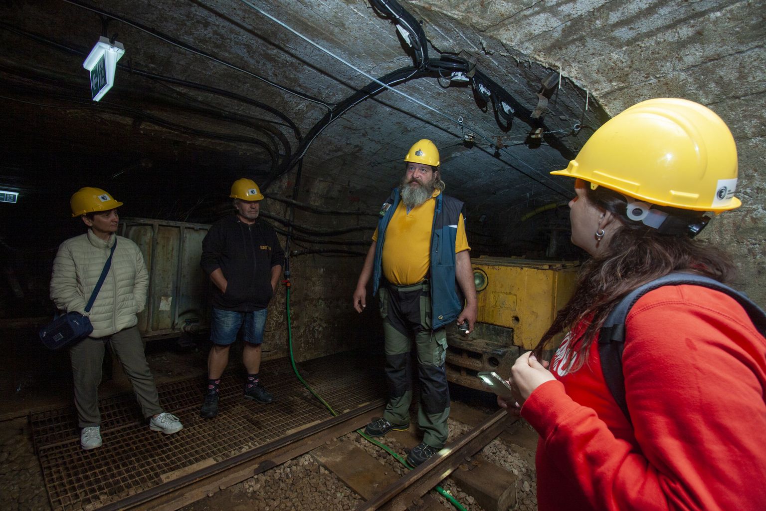 Kaevandusmuuseumi giid Andrus Park pajatab pimedates kaevanduskäikudes lugusid, mis kõlavad kohati nagu muinasjutud, aga pole seda teps mitte.