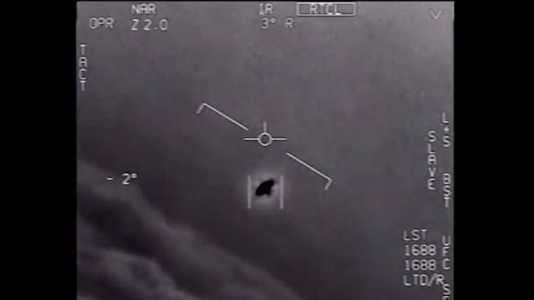 USA hävituslennuki piloot nägi enda sõnul 2004. aastal San Diego lähedal lennates ufot ja jäädvustas selle