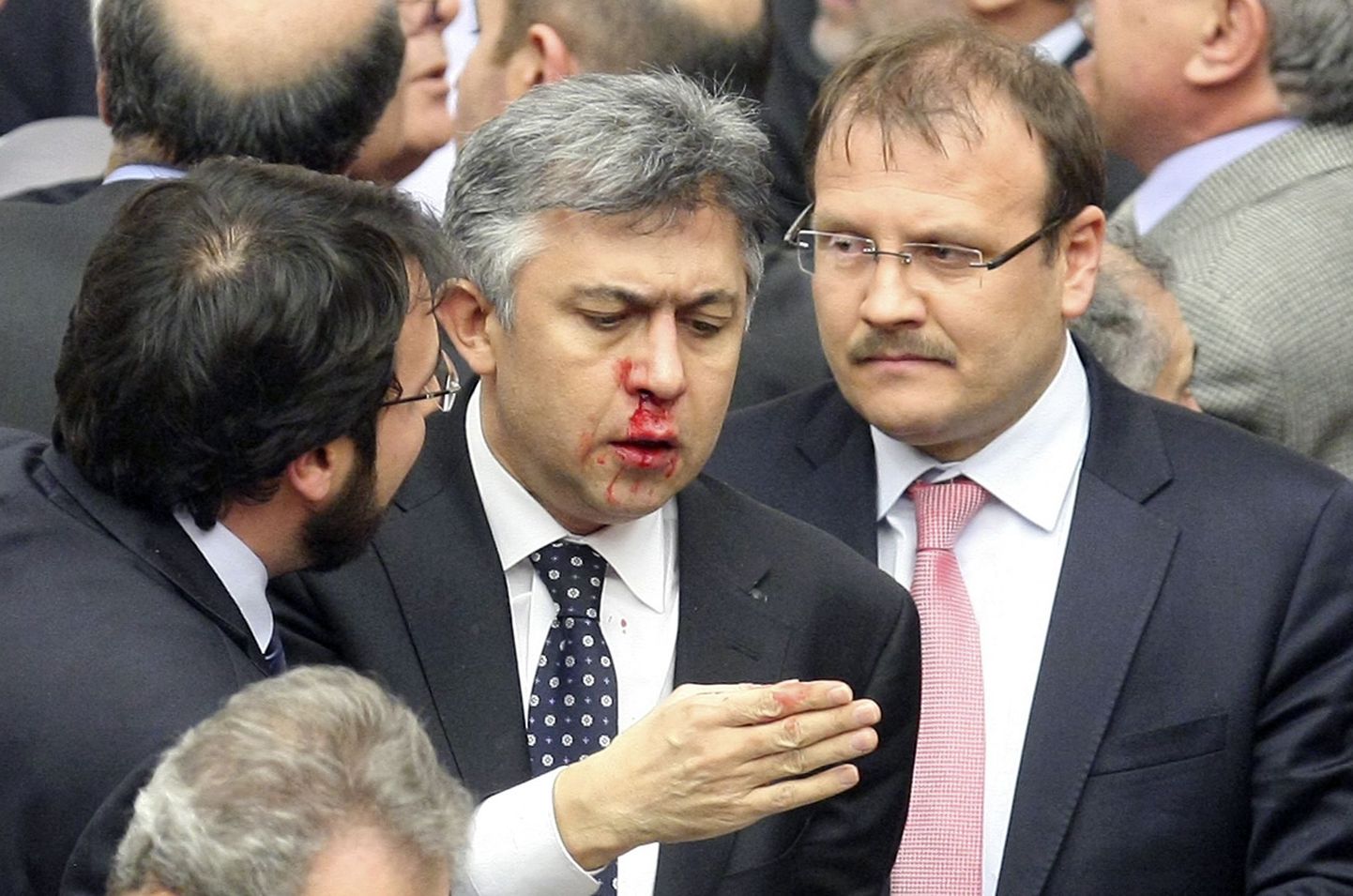Драка в турецком парламенте. Илластративный кадр.