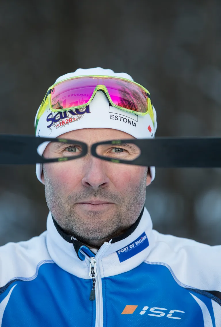Need on Välbe silme ees auguga Fischerid, mis peavad Eestis olema igal endast lugupidaval suusamehel.
