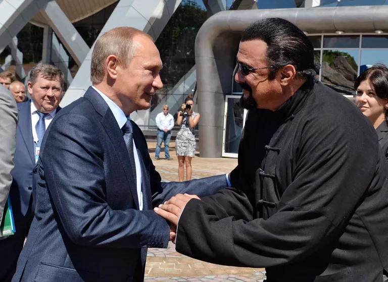 Vladimir Putin ja Steven Seagal (paremal)