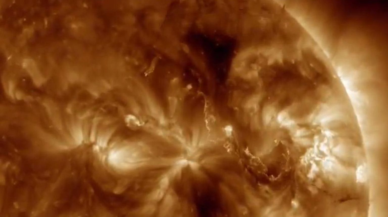 NASA jäädvustas Päikesel rohkem kui 300 000-kilomeetrise plasmapurskejoa
