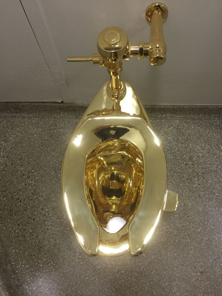 Guggenheimi muuseumi kuldne WC-pott