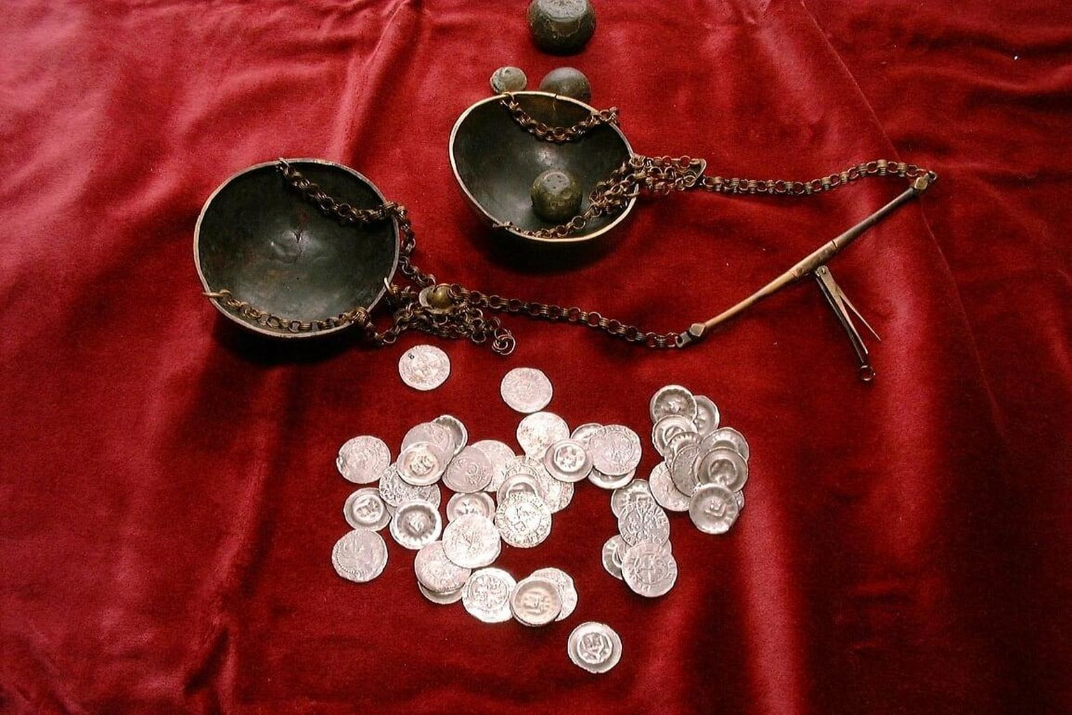 Viikingiaegseid, XI sajandist pärit hõbemünte on Põhja-Viljandimaalt leitud märkimisväärses koguses.