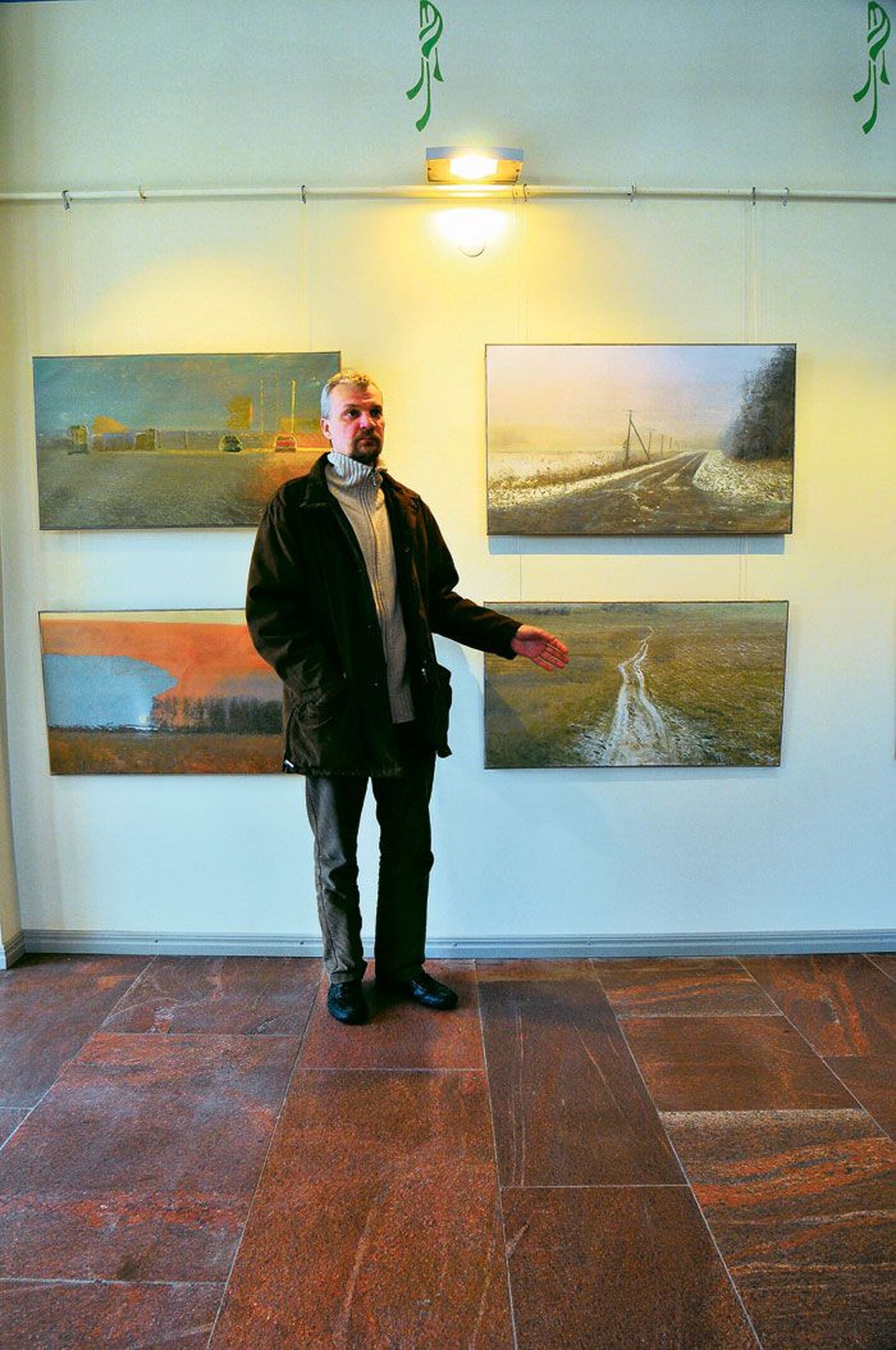 Imat Suumann avas 25. märtsil E-kunstisalongis oma värskete maalide näituse «Kuu tõuseb idast».