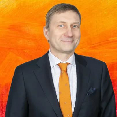 Priit Põllumäe, Parempoolsed
Majanduslik reaalsus seab samuti piirid – kümmet väikest paberipuud väärindavat biotoodete tehast lihtsalt pole mõtet teha. Tuleb otsustavalt tegutseda ning suurinvesteeringutele teed sillutavaid planeeringuprotsesse ja loamenetlusi märgatavalt kiirendada.