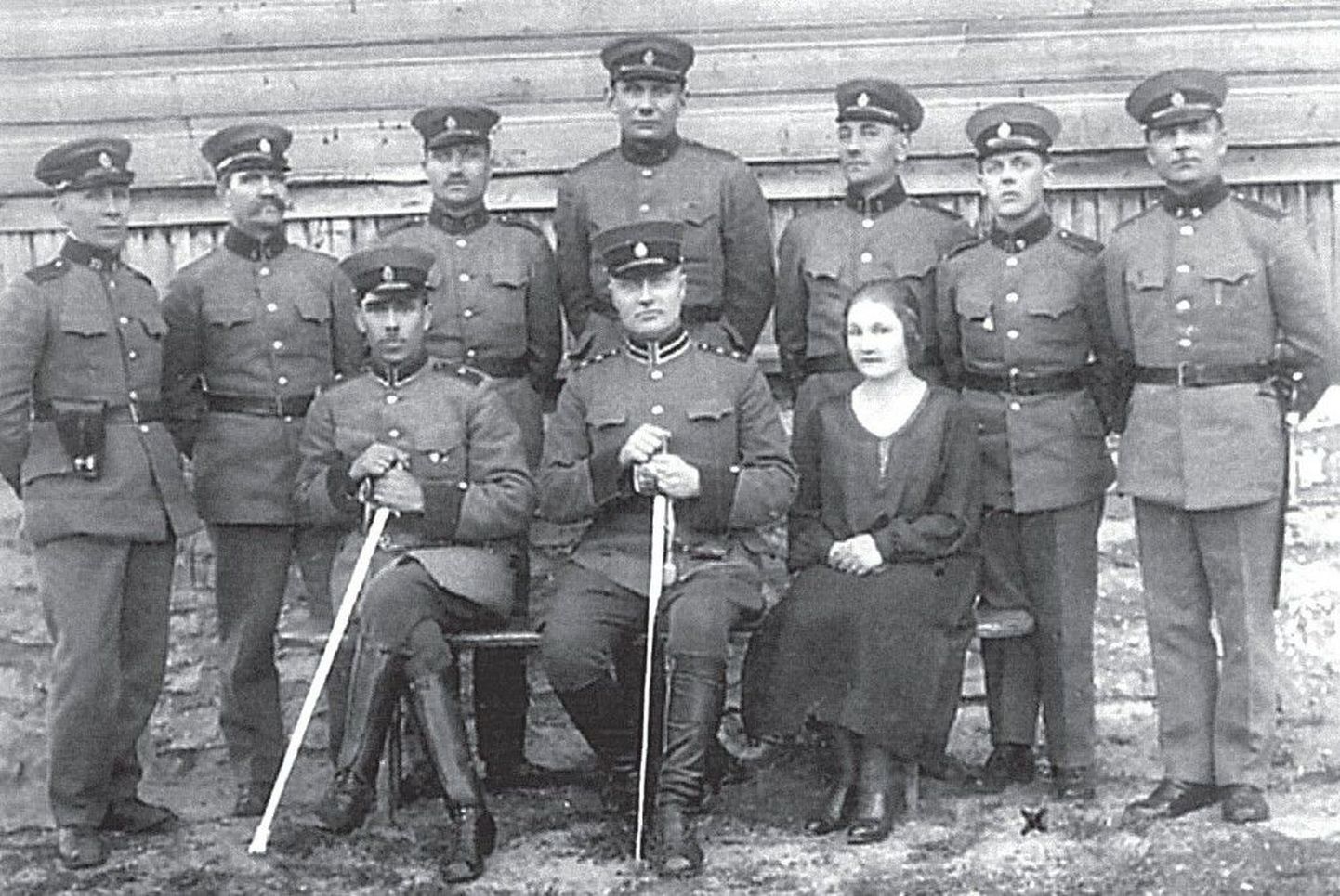 Kopli politseijaoskonna töötajad 1924. aastal toonases värskes vormiriietuses.