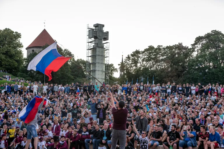 Vabaduse väljakul lehvisid Venemaa lipud.