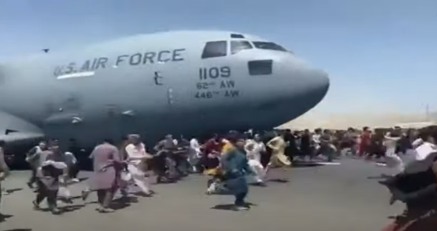 Kabulist lahkunud USA sõjaväelennuk. Kuvatõmmis videost.