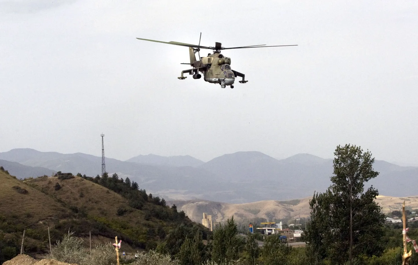 Ulatuslikud põlengud Bordžomi-Kharagauli rahvuspargis said Gruusia teatel alguse Vene helikopteritelt visatud süütepommidest.