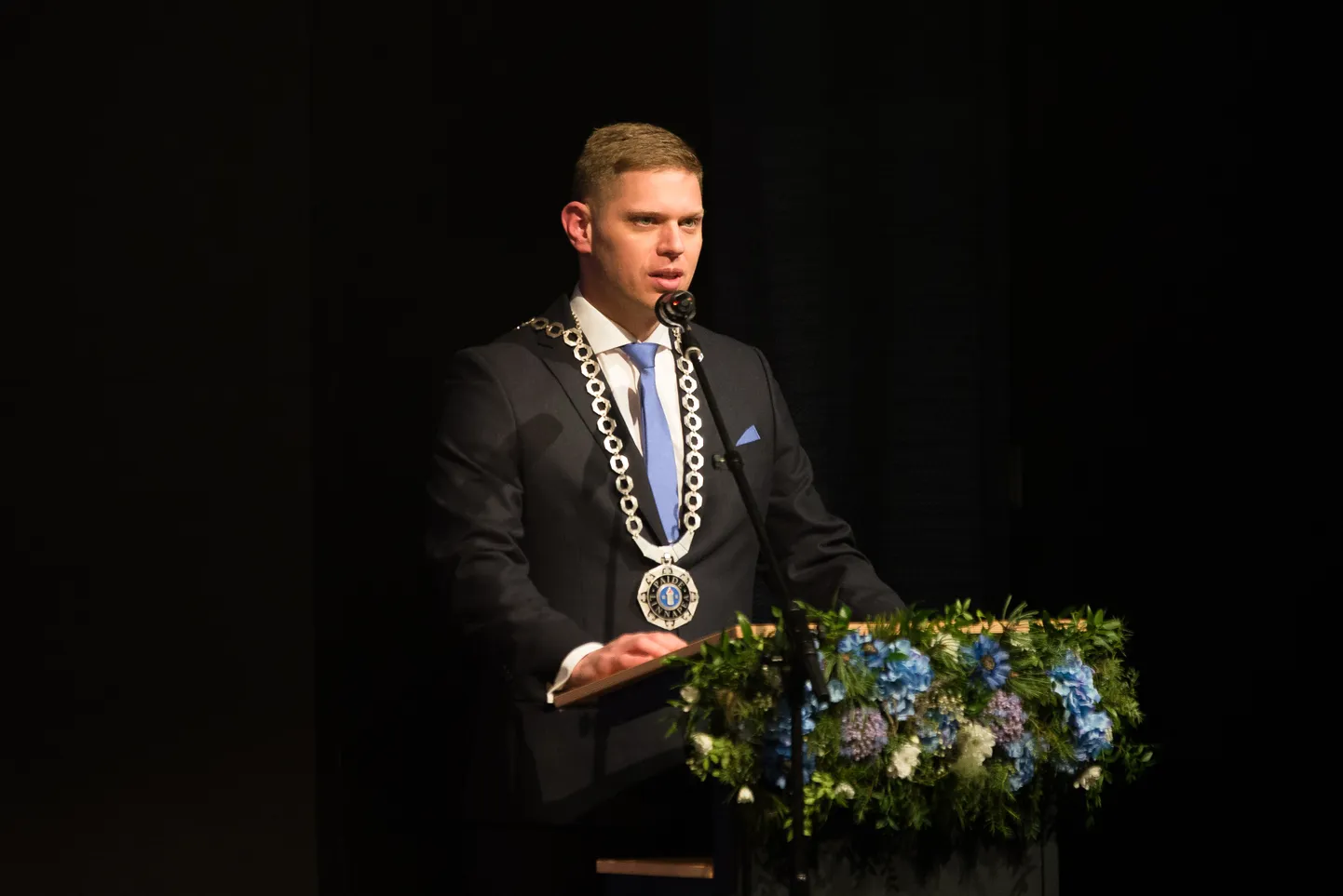 Paide linnapea Priit Värk aastapäevakõnet pidamas