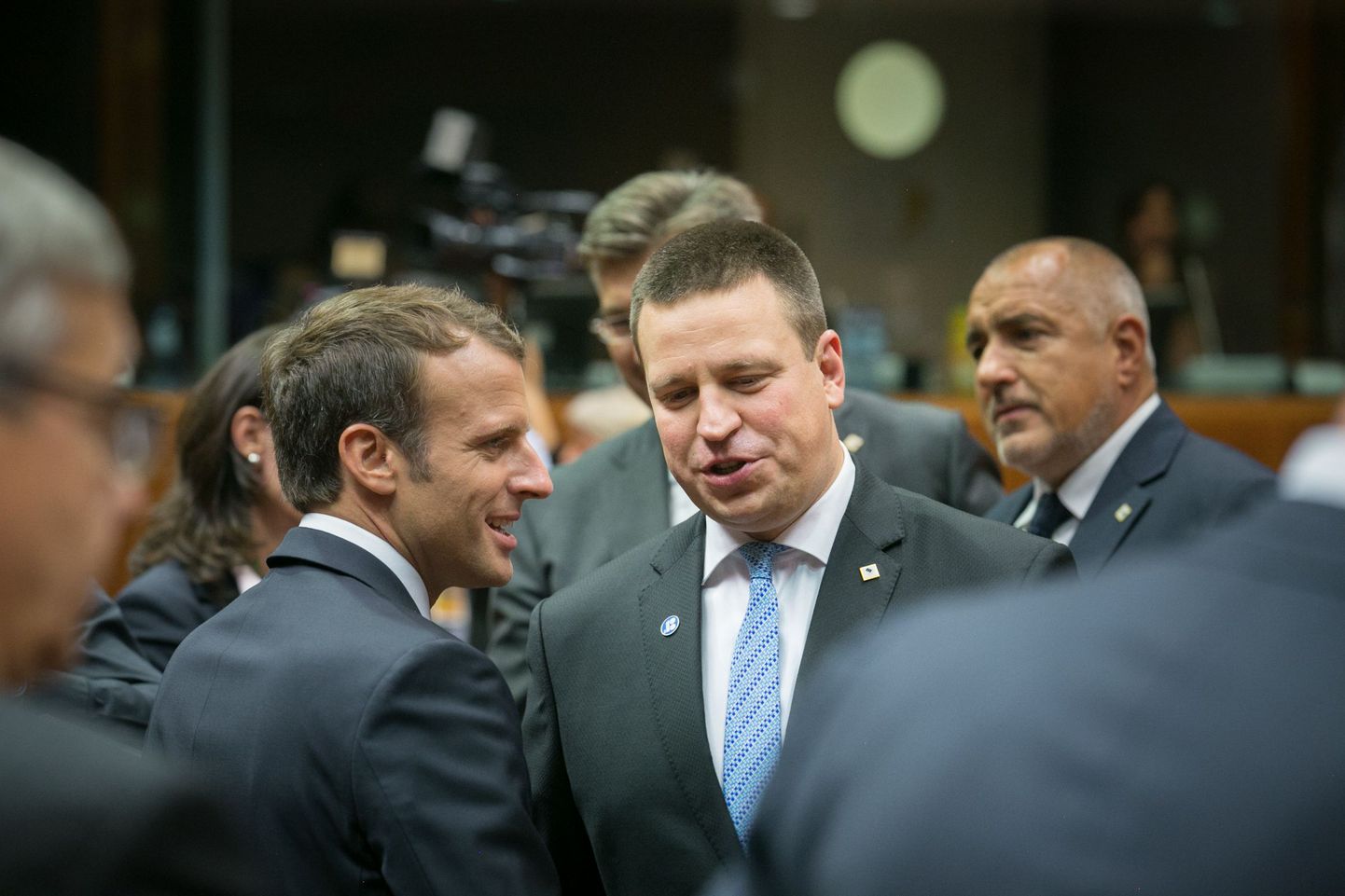 Prantsusmaa president Emmanuel Macron (vasakul) ja Eesti peaminister Jüri Ratas Brüsselis Euroopa Liidu riigipeade ja valitsusjuhtide kohtumisel.