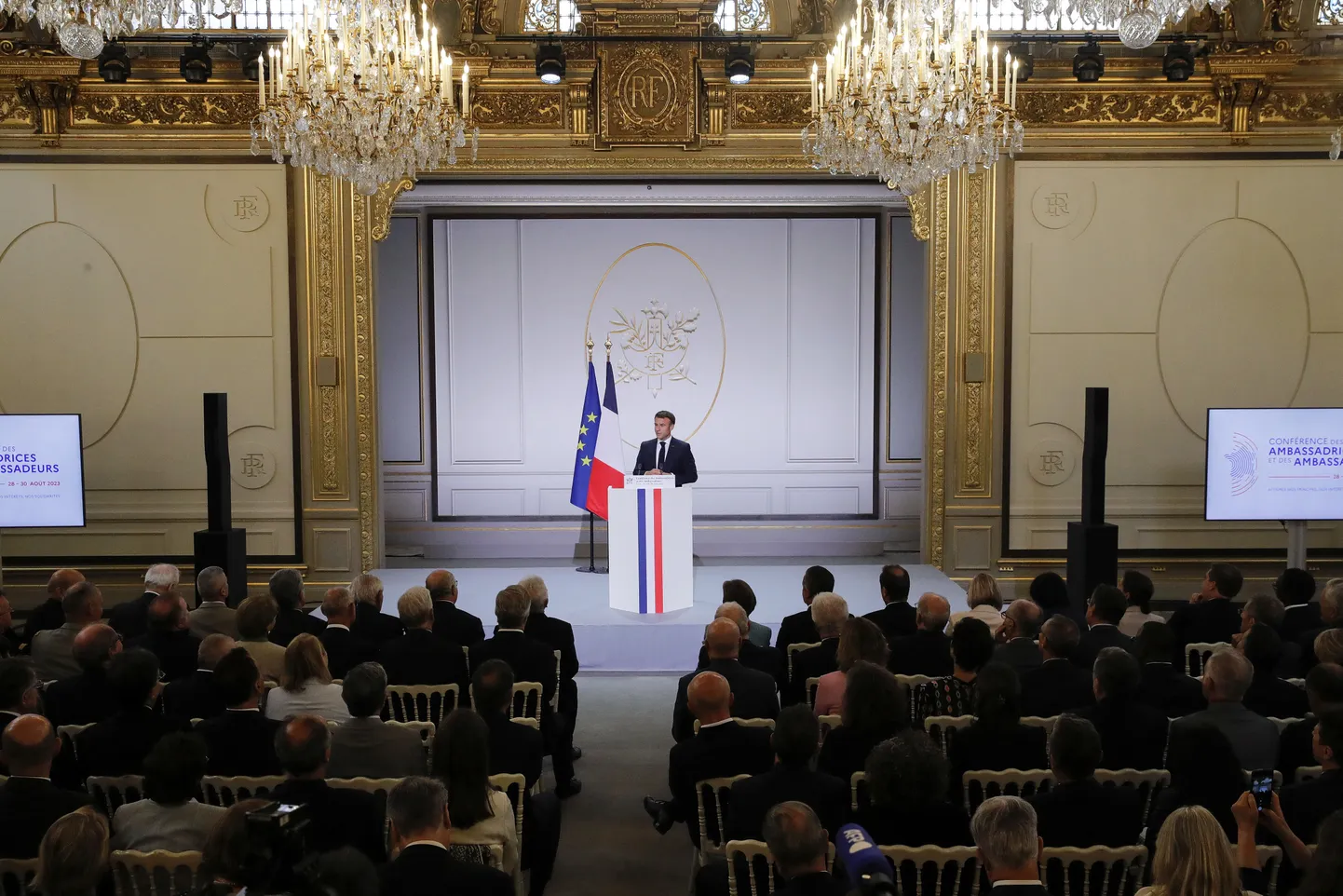 President Emmanuel Macron esinemas Prantsusmaa suursaadikutele.