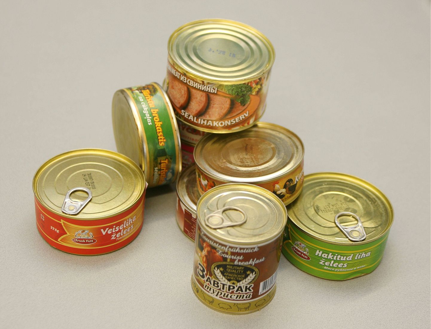 Toidukappi võiks varuda erinevaid konserve.