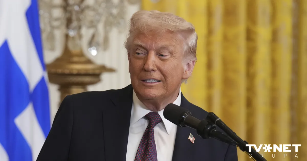 Trump Dismisses Official Leaks Concerns