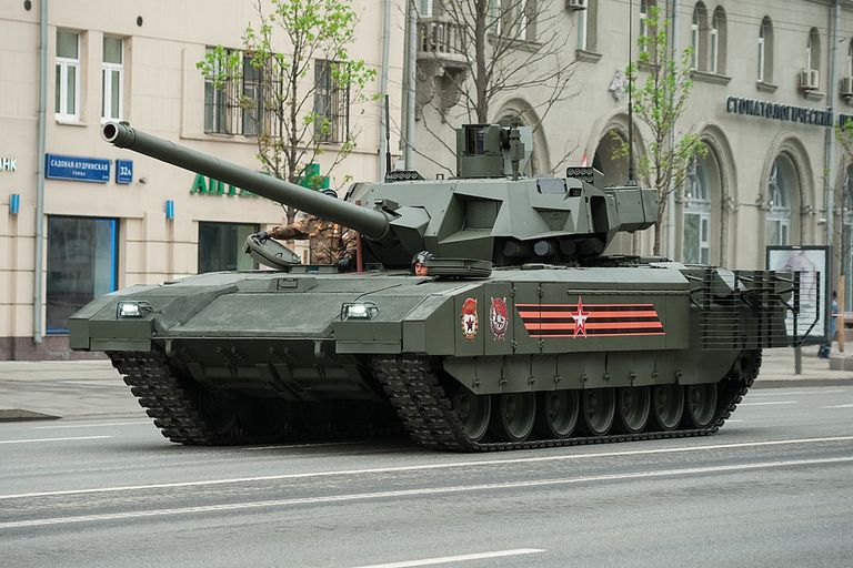 T-14 Armata 6. mail 2018 Moskvas paraadiks harjutamas.