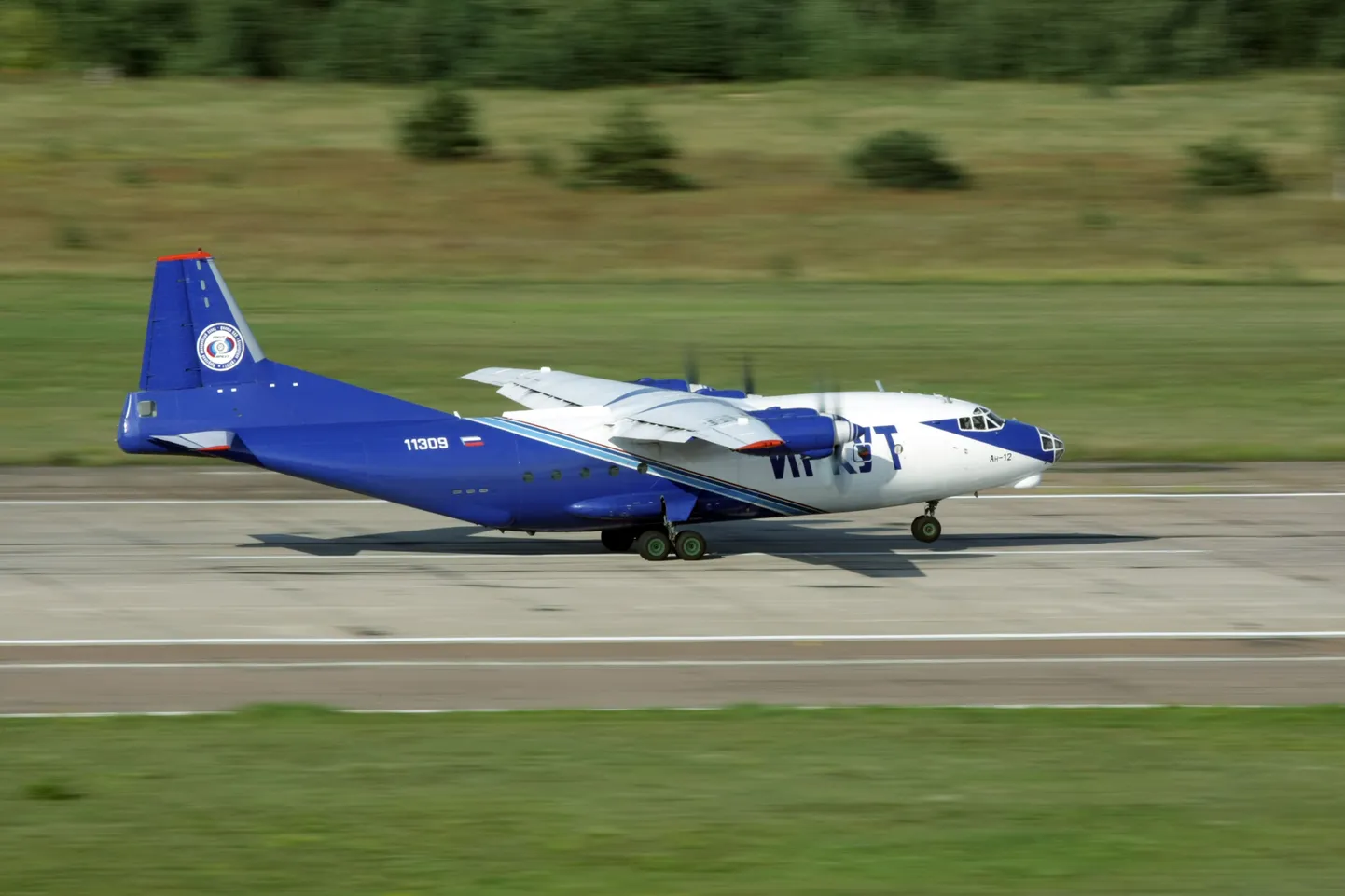 Venemaal toodetud transpordilennuk AN-12.