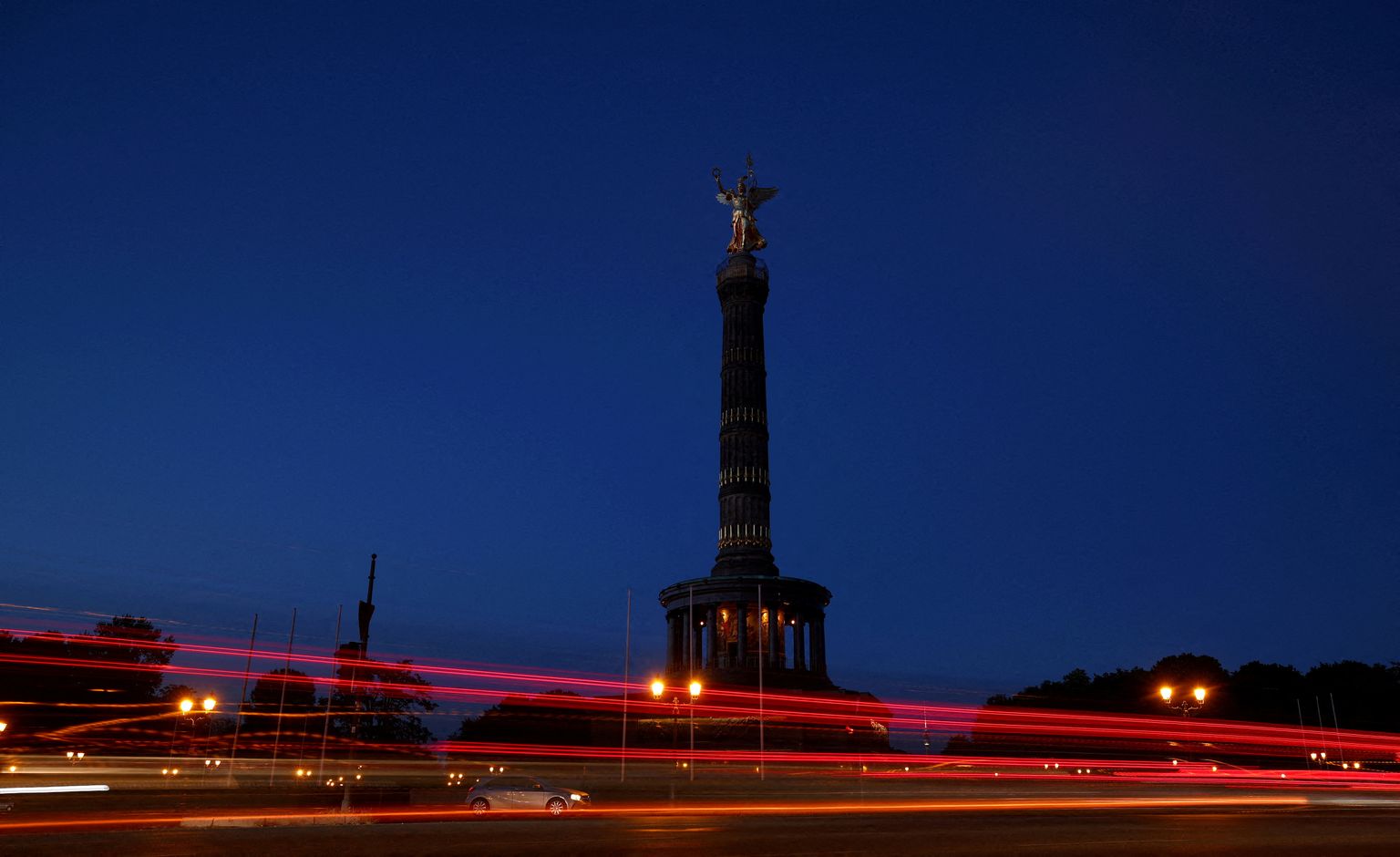Energiasäästu eesmärgil vähendati Berliinis vaatamisväärsuste valgustust .