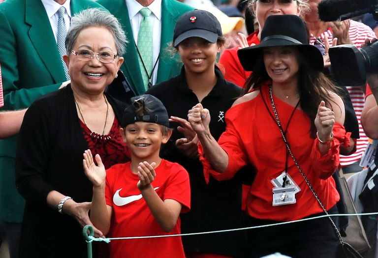 Erica Herman (paremal) koos Tiger Woodsi ema ja lastega möödunud pühapäeval Mastersi turniiri finišis.